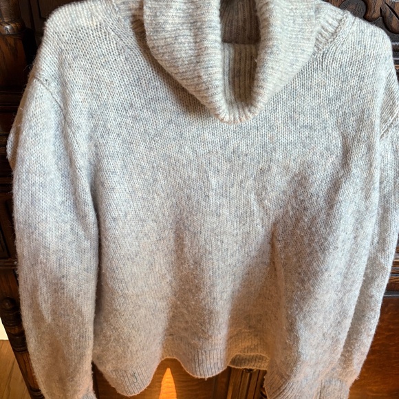 Banana Republic Turtleneck Wool Oatmeal Sweater--Large - Picture 1 of 1